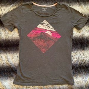 Columbia t-shirt
